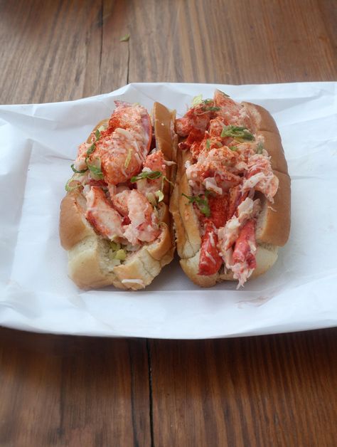 Lobster roll Baking Knowledge, Lobster Shack, The Lobster, Lobster Roll, Manifestation Board, Delicious Meals, Cooking Techniques, Fun Cooking, Cooking Tips