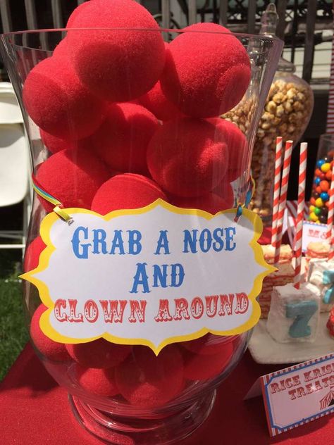 Clown noses at a circus birthday party! See more party ideas at CatchMyParty.com! Carnival Themed Birthday Party Ideas, Circus Fundraiser, Carnival Theme Party, 4de Verjaardag, Circus Birthday Party Theme, Carnival Birthday Party Theme, Circus Carnival Party, Clown Party, Rodeo Party