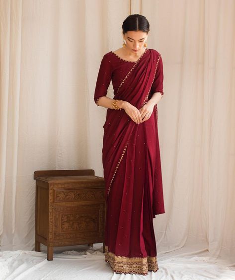 Maroon Silk Saree, Desi Vibes, Stylish Kurtis Design, Simple Saree Designs, Blouse Ideas, Finger Henna, Bridal Lehenga Collection, Latest Bridal Dresses, Beautiful Casual Dresses