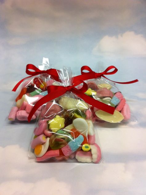 Mini Booty Bags #sugarhug #sweets #candy #pennymix #sweeties #candies Mini Party Gifts, Candy Bag Gift Ideas, Selling Sweets Ideas, Candy Business Ideas Creative, Candy Bags Ideas Birthday, Candy Business Ideas, Candy Business, Candy Giveaway, Candy Gifts Diy