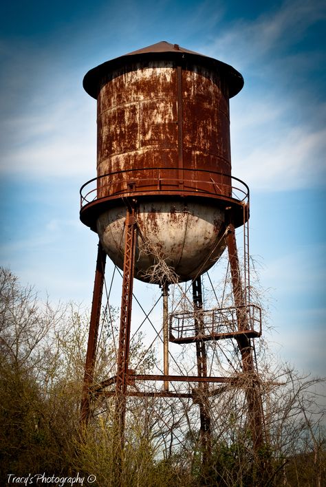 Old Water Tower - ours growing up had the fire/tornado/daily-at-noon siren Rust Never Sleeps, Rust In Peace, Beautiful Ruins, Water Towers, Creation Photo, Water Tanks, In The Middle Of Nowhere, Jefferson County, Rusted Metal