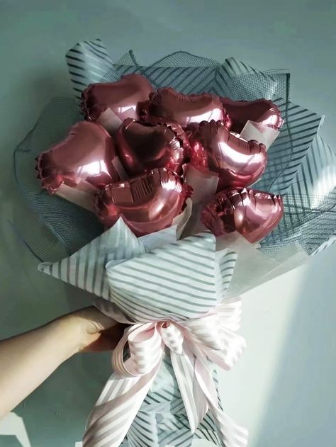 Heart Balloon Bouquet, Birthday Bouquet Ideas, Valentine's Balloons, Bouquet Of Balloons, Balloon Bouquet Diy, Balloon Garland Diy, Valentine Bouquet, Flower Box Gift, Diy Valentines Decorations