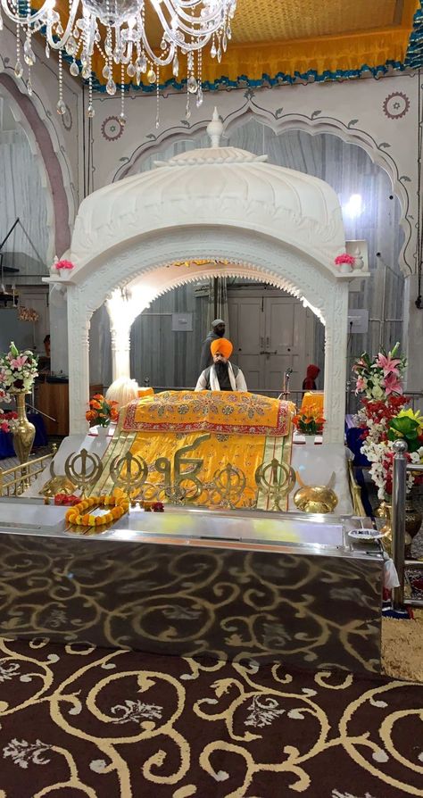 Gurudwara Snapchat Stories, Waheguru Ji Wallpapers, Gurudwara Snap, Gurudwara Photography, Hand With Drip In Hospital Real, Snaps Aesthetic, Hands With Drip In Hospital, Gurudwara Sahib, Hospital Real