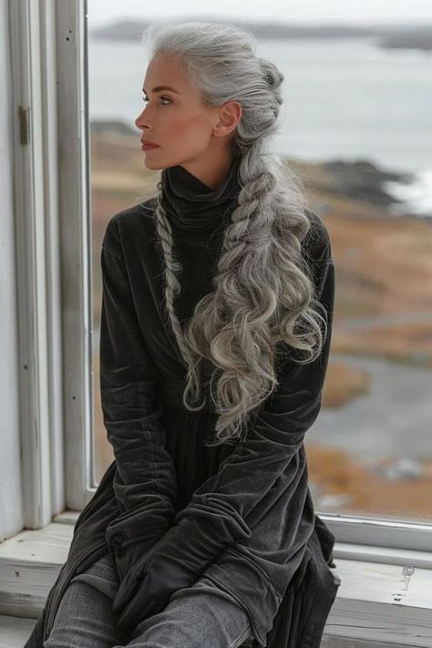 Long Gray Hair Over 50, Grey Hair Model, Long Grey Hair, Long Hair Older Women, Hair Color Guide, Long Silver Hair, Bohemian Winter, Silver Haired Beauties, Mens Summer Hairstyles