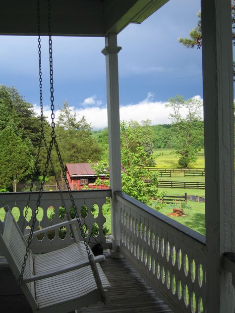 Front porch Porch Front Of House, Porch Swing Aesthetic, Front Porch Aesthetic, Old Farmhouse Porch, Porch Aesthetic, Southern Front Porch, Old Porch, Southern Porch, Country Front Porches