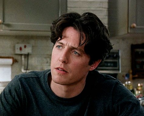 Nothing Hill Hugh Grant, Hugh Grant Icon, Hugh Grant Haircut, Hugh Grant Long Hair, Hugh Grant 90s Notting Hill, Hugh Grant Hairstyle, 90s Hugh Grant, Notting Hill Hugh Grant, Hugh Grant Glasses