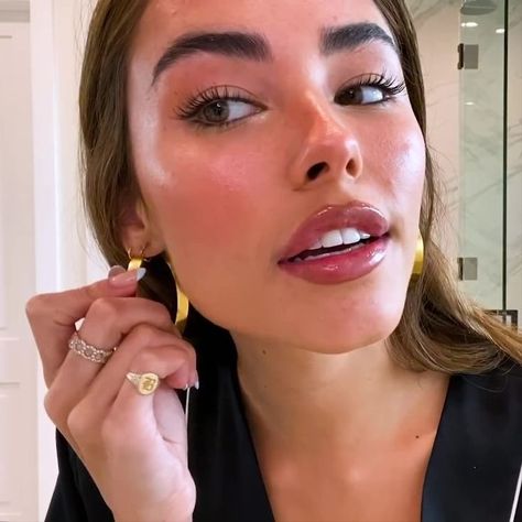 #eyelashgrowth #eyelashserum #MadisonBeer #madisonbeerlashes #naturallonglashes #eyelashes #eyelash #longlashes #naturalgrowth Madison Beer Vogue Beauty Secrets, Beauty Secrets Vogue, Madison Beer Vogue, Madison Beer Nails, Natural Blush Makeup, Madison Beer Makeup, Vogue Beauty Secrets, Soap Brows, Angel Beauty