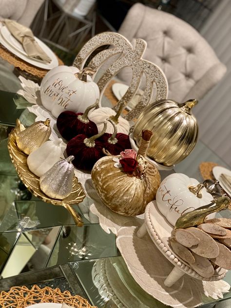 Thanksgiving Dining Table Ideas Glam Fall Tablescapes, Dining Table Fall Decor, Elegant Thanksgiving Table Setting Ideas, Glam Fall Decor, Fall Dining Room Table Decor, Table Fall Decor, Elegant Thanksgiving Table, Kitchen Island Centerpiece, Fall Dining Table Decor