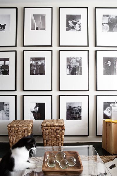 I don't want to brag or anything, but we are pretty much experts in the subject of purchasing black and white frames. We use them ALL. THE. TIME. You just can't go wrong with the strong contrast of a Photo Gallery Wall Layout, Gallery Wall Layout, Photo Wall Gallery, 카페 인테리어 디자인, Ideas Hogar, Black And White Frames, Wall Gallery, Inspiration Wall, Wall Display