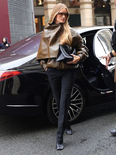 Rosie Huntington-Whiteley Just Wore Skinny Trousers | Who What Wear UK Rosie Huntington Whiteley Style, Rosie Hw, Androgynous Outfits, Scarf Trends, Rosie Huntington, Huntington Whiteley, Androgynous Fashion, Rosie Huntington Whiteley, Couture Week