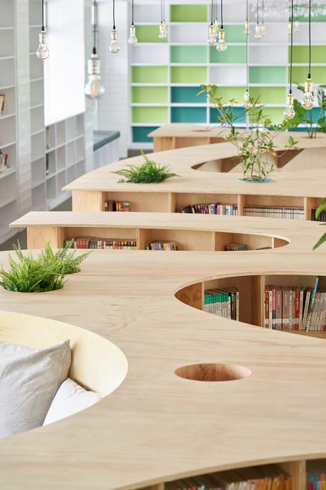 Reverse the traditional image about libraries in school! Library Furniture School, Education Design Interior, Public Library Design, School Library Design, Classroom Interior, Middle School Libraries, Elementary School Library, High School Library, Library Inspiration