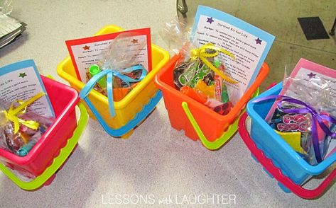 Summer Survival Kit For Students, Survival Kit For Life, Kindergarten Survival Kit, Kids Survival Kit, Kindergarten Graduation Ideas, Kindergarten Graduation Gift, End Of Year Party, Pre K Graduation, Preschool Gifts