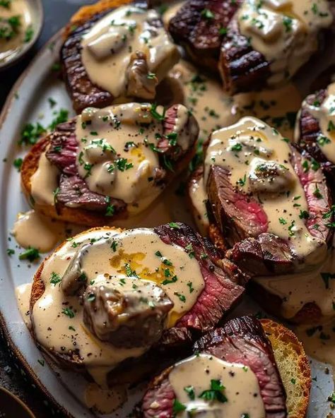 Beef Tenderloin Crostini with Parmesan Cream Sauce - Miarecipes Beef Tenderloin Crostini, Tenderloin Crostini, Lobster Cream Sauce, Crostini Appetizers, Gourmet Appetizers, Tenderloin Steak, Parmesan Cream Sauce, Crostini Recipes, Pecan Salad