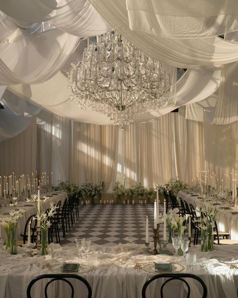 35 Major Trends for 2025 Weddings Italian Vintage Wedding, Trends 2025, Event Director, Fabric Installation, Tan Wedding, Other World, Lake Como Wedding, Wedding Of The Year, Villa Wedding