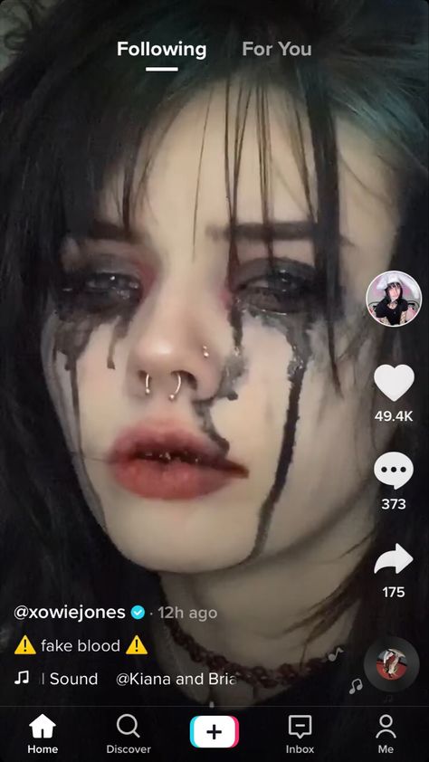 Fake Tears Makeup, Black Tears Makeup, Blood Tears Makeup, Monsters Costumes, Tears Makeup, Blood Makeup, Blood Tears, Fake Tears, Bright Eye Makeup