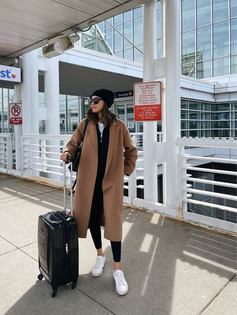 Travel Outfits For Women, Airport Outfit Winter, Matching Loungewear Set, Traveling Style, Perfect Travel Outfit, Halloween Costumes To Make, Comfy Travel Outfit, Fall Travel Outfit, Coated Leggings