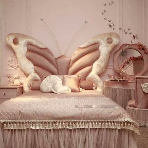 Soft Pink Butterfly bedroom for a princess Baby Girl #pinkbedroom #butterflybed #girlbedroomideas #dreambedroom Butterfly Bedroom, Butterfly Bedding, Butterfly Room, Beauty Room Design, Dream Furniture, Princess Baby, Twins Room, Cute Bedroom Decor, Pink Room