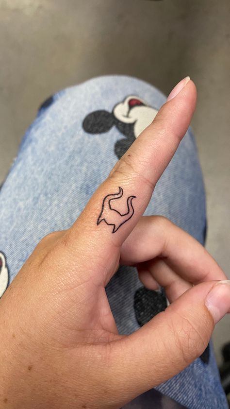 Small Maleficent Tattoo, Simple Maleficent Tattoo, Maleficent Horns Tattoo, Villain Tattoo Design, Disney Villain Tattoo Small, Disney Tiny Tattoos, Evil Queen Tattoo Ideas, Maleficent Tattoo Small, Descendants Tattoo