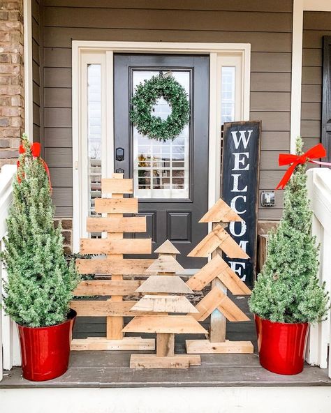 wooden christmas trees diy 25 Outdoor Wooden Trees Christmas, Wood Pallet Christmas Trees Easy Diy, Diy Christmas Trees Outdoor, Outdoor Christmas Trees Diy, Outdoor Christmas Wood Decorations, Wooden Diy Christmas Tree, Diy Pallet Christmas Tree, Christmas Wood Crafts Diy Wooden Signs, Outdoor Wood Christmas Tree