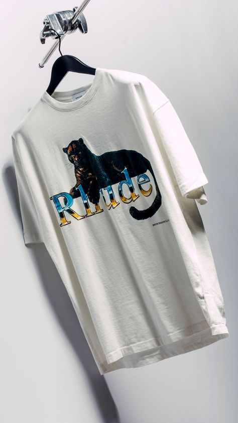 Rhude Graphic Tee, Rhude T Shirt, Cool Shirt Designs, Shirt Design Inspiration, Graphic Tshirt Design, Aesthetic Shirts, Clothing Photography, Graphic Tee Design, Apparel Design