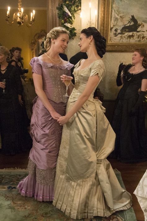 I think it’s safe to say that the two best things about Showtime’s Penny Dreadful are Eva Green’s incredible performance as Ms. Ives and the show’s costume/set design. Not o… Penny Dreadful Aesthetic, Penny Dreadfull, Walburga Black, Vanessa Ives, Mode Steampunk, The Age Of Innocence, Bustle Dress, Period Dress, Victorian Costume