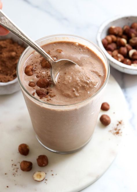 Chocolate Hazelnut Smoothie, Hazelnut Smoothie, Instant Pot Pinto Beans, Nutella Smoothie, Best Breakfast Smoothies, Hormone Reset, Mocha Smoothie, Hazelnut Recipes, Vegan Shakes