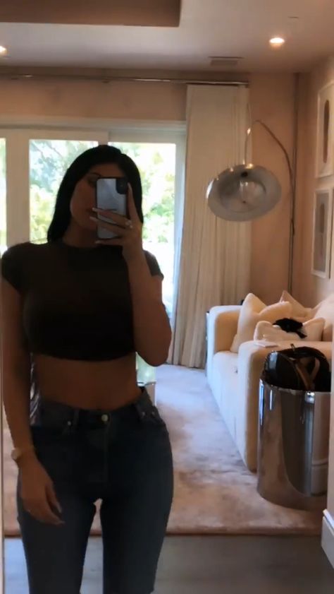 Kylie Jenner Mirror, Kylie Jenner Daily, Kylie Jenner House, Look Kylie Jenner, Jenner Girls, Looks Kylie Jenner, Kylie Jenner Photos, Trajes Kylie Jenner, Kylie Baby