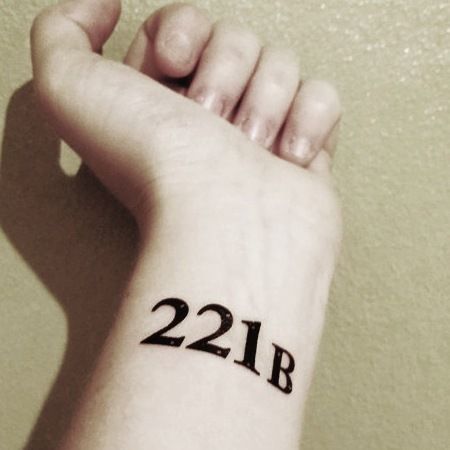 Never forget where to find Sherlock Holmes and his trusty sidekick, Watson. 221B Baker Street, that is. Sherlock Holmes Tattoo, Sherlock Tattoo, Lower Back Tattoo Designs, Girl Back Tattoos, Literary Tattoos, Current Obsession, Bbc Sherlock, Tattoos Skull, Most Popular Tattoos