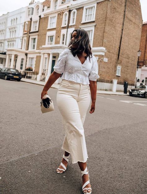 What to Wear With White Jeans: 5 Combos You'll Love | Who What Wear UK White Jeans Midsize, Off White Jeans Outfit Summer, Curvy White Jeans Outfit, White Jeans Curvy Outfit, White Jeans Plus Size Outfit, Karina Marriott, How To Style White Jeans Casual, Beige Jeans Outfit Summer, Plus Size White Jeans Outfit