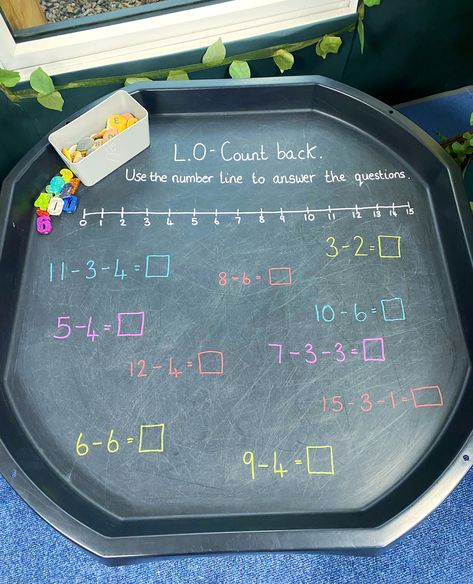 Subtraction Tuff Tray, Maths Tuff Tray Ideas Year 1, Tuff Tray Maths, Subtraction Eyfs, Maths Tuff Tray Ideas, Counting Activities Eyfs, Subtraction Number Line, Number Line Activities, Tuff Tray Ideas