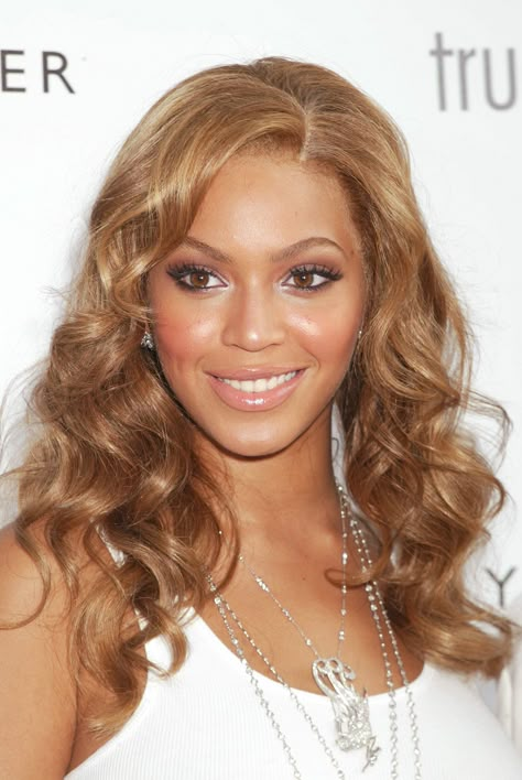 June 2004 Beyonce Hair Color, Hair Color For Warm Skin Tones, Beyonce Hair, Blue Ivy Carter, Golden Brown Hair, Celebrity Wigs, Honey Brown Hair, Hair Color Caramel, Cheap Wigs