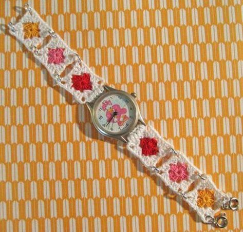 Crochet watch Crochet Apple Watch Band, Diy Watch Band, Crochet Flower Headbands, Crochet Placemat Patterns, Crochet Bracelet Pattern, Crochet Jewlery, Chevron Crochet, Crochet Unique, Bracelet Crochet