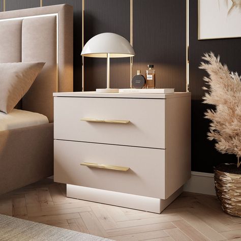 The cashmere bedside table is the perfect choice for anyone who appreciates modernity and elegance. The simple design of the structure gives it a unique, modern look, and the light scheme blends in perfectly with any interior. The product comes from a Polish manufacturer. In addition, the whole set is complemented by white LED lighting, which you receive free of charge. Colour: Cashmere/Gold Chrome Bedside Tables With Mirrors Above, Bedroom Ideas Side Tables, Simple Bedroom Sets Furniture, Elegant Bedside Table, Neutral Bedroom With Gold Accents, Comode Bedroom Modern, Gold Bedroom Accents, Long Bedside Table, Bed With Side Tables