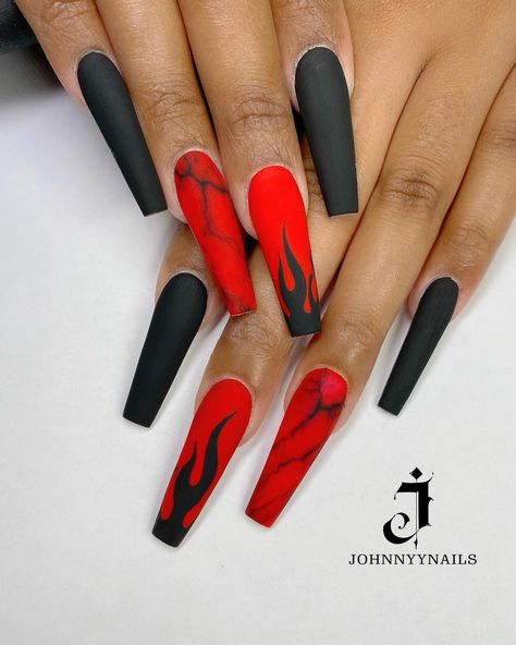 Black Coffin Nails - 35 Designs You’ll Go Crazy For Nails With Flames, Red Black Nails, Black Acrylic Nail Designs, Acrylic Nail Designs Coffin, Flame Nail Art, Black Coffin Nails, Unghie Nail Art, Halloween Acrylic Nails, Black Acrylic Nails