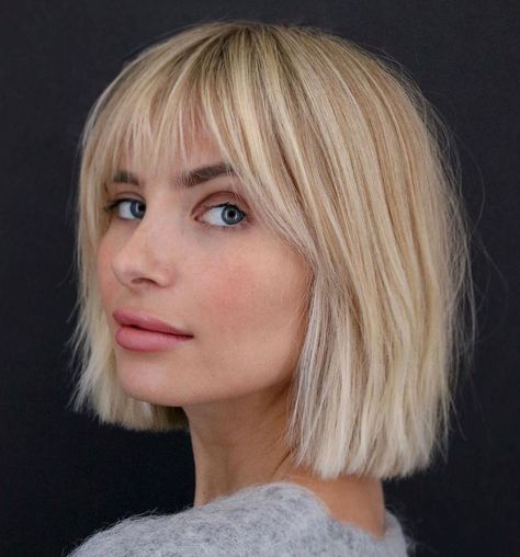 50 Newest Bob with Bangs Ideas to Suit Any Taste - Hair Adviser Womens Short Bob Hairstyles, Bob Panjang, Bob Lung, Bob With Fringe, Bangs Ideas, Κούρεμα Bob, Trendy Bob, Choppy Bob Haircuts, Kadeřnické Trendy