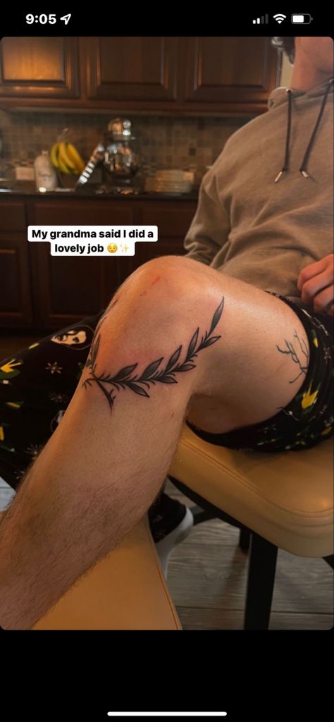 Olive Branch Knee Tattoo, Ramos Tattoo, Side Leg Tattoo, Marker Doodles, Olive Branch Tattoo, Branch Tattoo, Iphone Wallpaper For Guys, Foto Transfer, Leg Tattoo Men