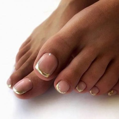 Stunning 2024 Fall Pedicure Trends: Explore Top 18 Colorful & Elegant Designs for Your Toes Nails Early Fall, Nails Square Fall, Pedicure Trends, Fall Nails Square, Gold Toe Nails, Wedding Toe Nails, Early Fall Nails, Glitter Pedicure, French Toe Nails