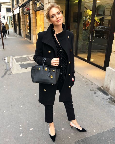 🤩 #TheBlondeSaladGoesToParis Dior Slingback Outfit, Slingback Outfit, Dior Slingback, Dior Outfit, Chiara Ferragni Style, Stylish Mom, Instagram Outfits, Formal Looks, Street Chic