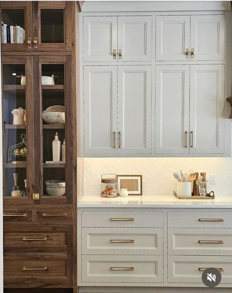 Tall Ceiling Kitchen Cabinets, Two Wall Kitchen, Floor To Ceiling Kitchen Cabinet Wall, Oyster Ceramic, New Traditional Kitchen, Kitchen Makeover Ideas, Home Bar Ideas, Kitchen Storage Hacks, Walnut Kitchen