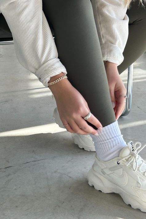 Leggings Crew Socks Outfit, Tights With Tennis Shoes, Biker Shorts And Sneakers Outfit, 2024 Sock Trend, Tube Socks And Sneakers Outfit, Ankle Socks With Sneakers, Slouch Socks With Sneakers, White Sneakers With Socks, White Crew Socks Outfit