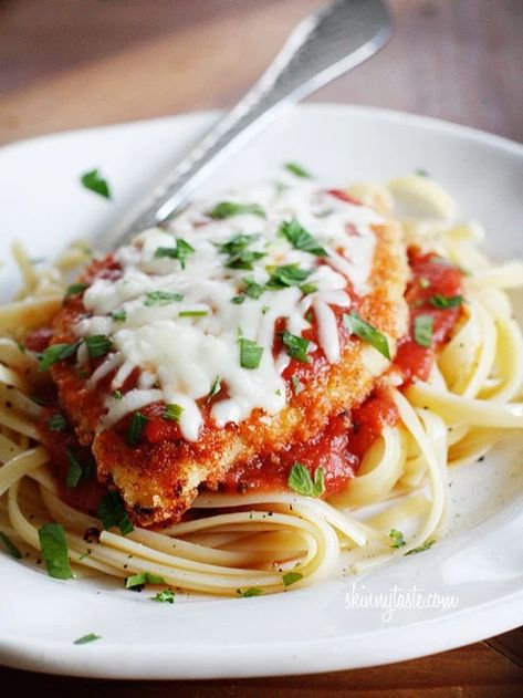 Best Chicken Parmesan Recipe, Best Chicken Parmesan, Chicken Parmesan Recipe Baked, Breaded Chicken Cutlets, Plats Weight Watchers, Chicken Parmesan Recipe, Parmesan Recipe, Healthy Baked Chicken, Chicken Parmigiana