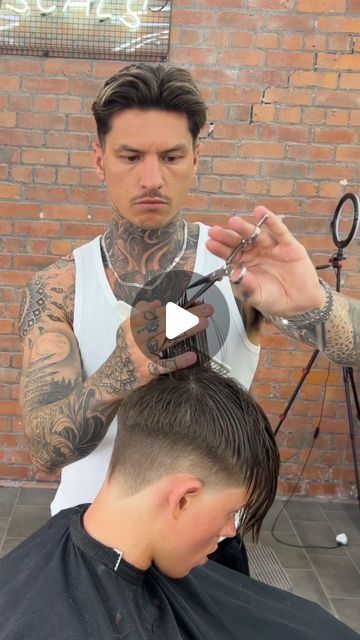 Short Hair Curtains Men, How To Give A Man A Haircut, Best Hair Styles Boys, Under Cut Man, Undercut With Curtain Bangs, Boys Mushroom Haircut, How To Do An Undercut At Home, European Hairstyles For Men, Undercut Curtains Men