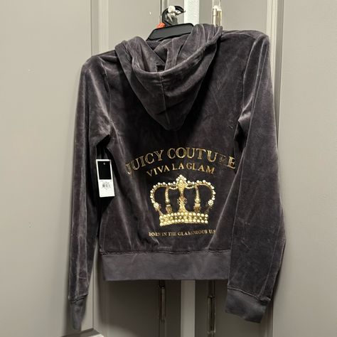 New With Tags Never Worn Slim Fit Zip Up Hoodie By Juicy Couture. Super Soft No Damage Smoke Free Home. 2000s Brands, Juicy Couture Aesthetic, 2000s Juicy Couture, Juicy Couture Clothes, Y2k Inspo, Y2k Baddie, 2000s Fashion Trends, Juicy Couture Jacket, 2000s Clothes