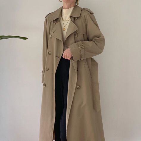 Korean Trench Coat Outfit, Trench Coat Outfit Women, Korean Trench Coat, Dark Academia Outfits, First Day Outfit, Style Inspiration Casual, Korean Fashion Trends, Coat Outfits, Fashion Design Clothes