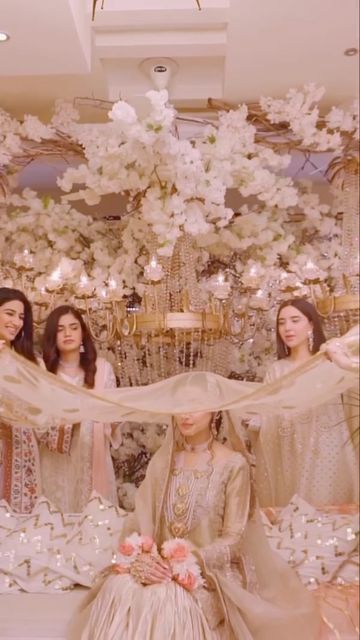 Bride And Bridesmaid Pictures, Asian Wedding Decor, Bride Groom Photoshoot, Asian Wedding Dress Pakistani, Nikah Ceremony, Muslim Wedding Photography, Wedding Content, Bridesmaid Photoshoot, Qubool Hai