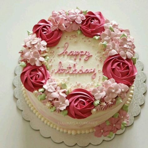 Beautiful Buttercream Birthday Cakes, Birthday Cake Ideas With Flowers, Flower Birthday Cakes For Women, Pink Flower Cake Design, Flower Cakes Simple, Buttercream Cake Designs Birthday Women, Buttercream Birthday Cake For Women, Cakes For Grandmas Birthday, Floral Cakes Birthday