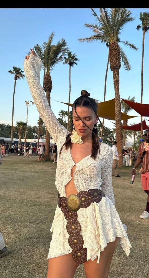 Rate This Festival outfits From ⭐1~10. SAVE & FOLLOW i will update everyweek. Glastonbury Outfits, Country Music Outfits, Mode Coachella, Glastonbury Fashion, Rave Outfits Women, Outfits Coachella, Coachella Fits, Afrika Burn, Feather Accessories