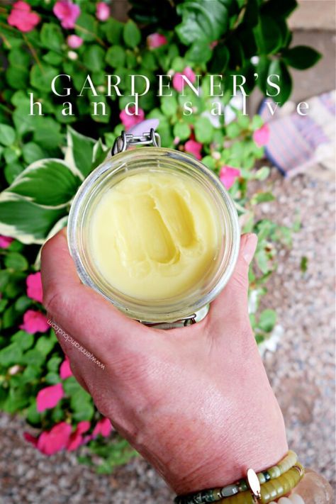 Hand Cream Recipe, Diy Hand Cream, Healing Salve Recipe, Diy Makeup Recipe, Diy Medicine, Organic Bedroom, Homemade Body Butter, Salve Recipes, Hand Salve