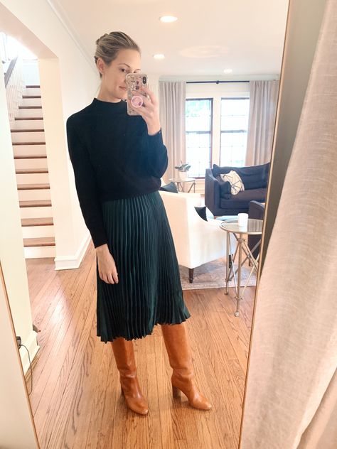 pleated skirt with boots Long Skirt And Tall Boots Outfit, Pleated Skirt Boots Outfit, Tall Cognac Boots Outfit, Skirt Boots Outfit Winter, Maxi Skirt And Boots Outfit, Pleated Skirt Outfit Long, Pleated Skirt With Boots, Pleated Skirt With Tights, Long Skirt Boots Outfit