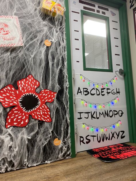 Door Contest Halloween, Halloween Classroom Door Decorations Ideas, Stranger Things Classroom Door, Halloween Door Competition, Halloween Door Decorations Contest Apartment, Office Halloween Decorations Theme, Stranger Things Door Decorations, Stranger Things Classroom, Coraline Door Decoration